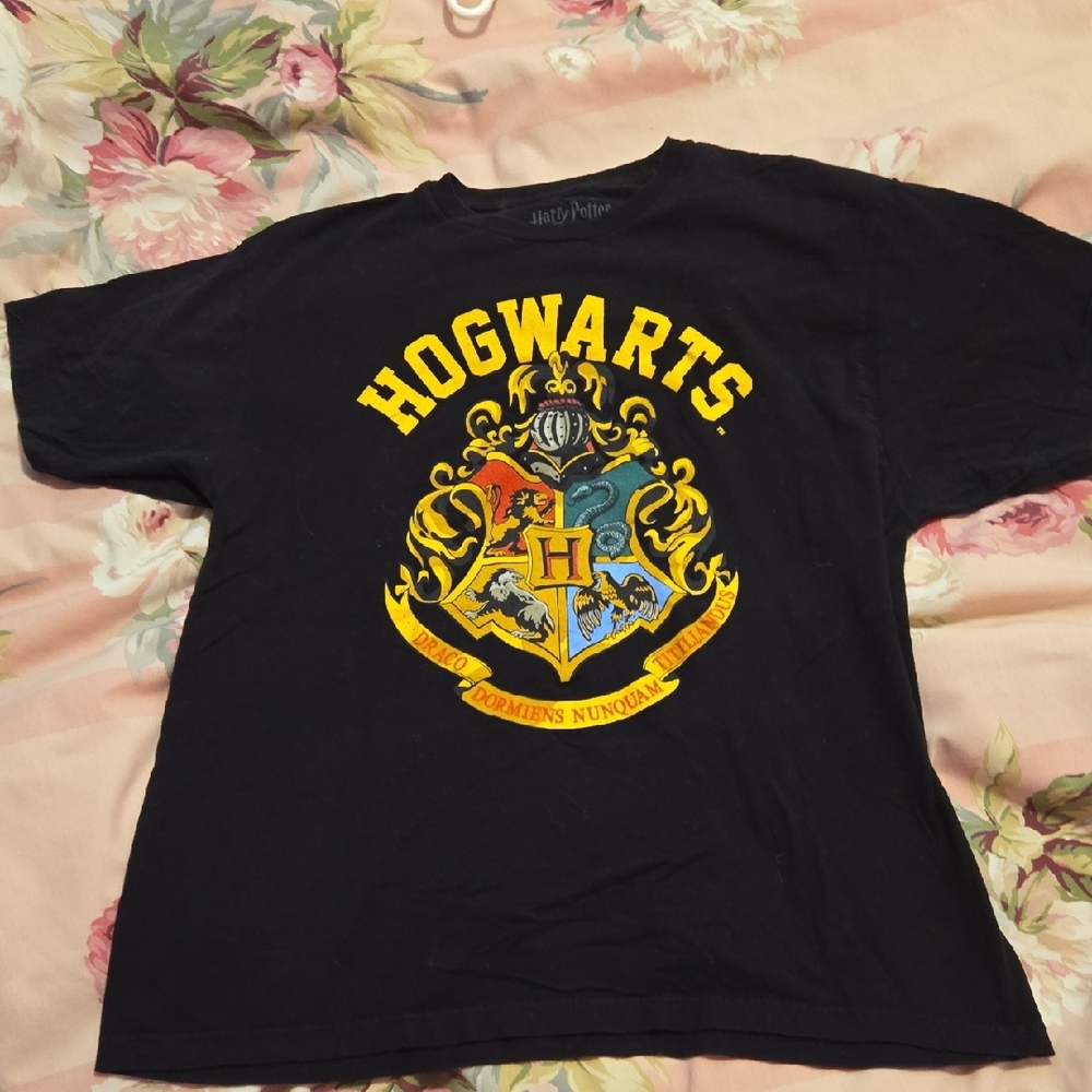 Warner Bros. Hogwarts Crest Black T-shirt